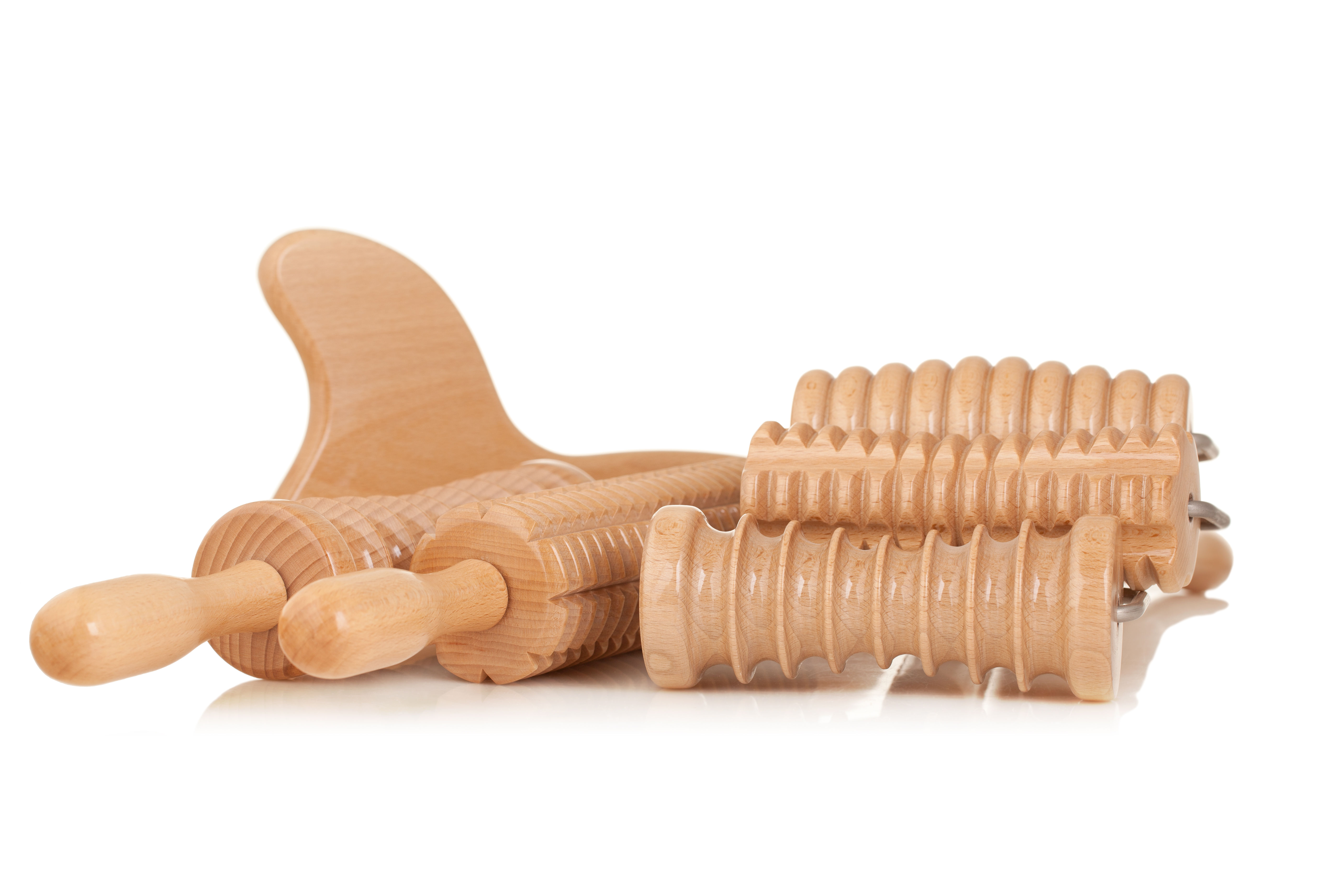 Set aus anatomisch geformten Holzrollen f&uuml;r die Maderotherapie am K&ouml;rper und zur Anti-Cellulite-Behandlung.